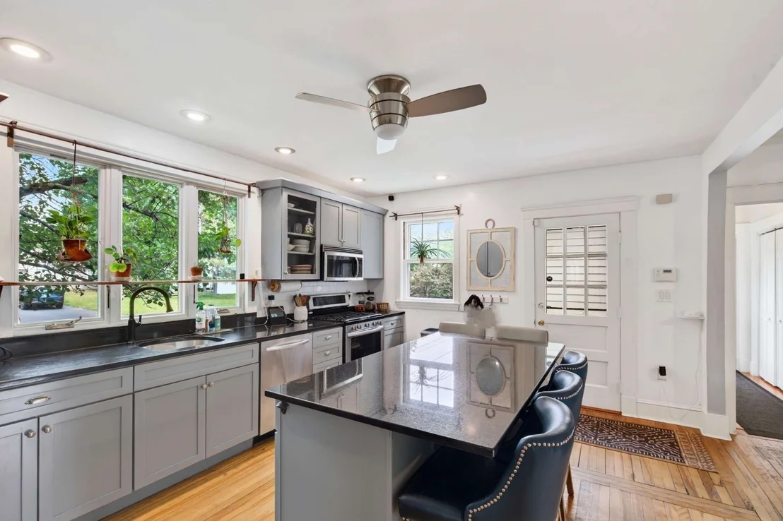 Photo of 362 Mount Vernon St