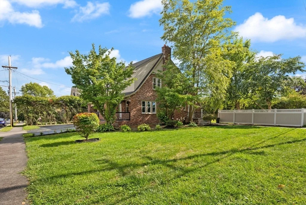 Photo of 129 Maple Ave