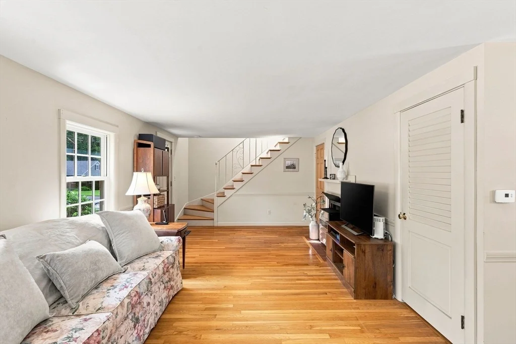 Photo of 6 Cedarview Rd