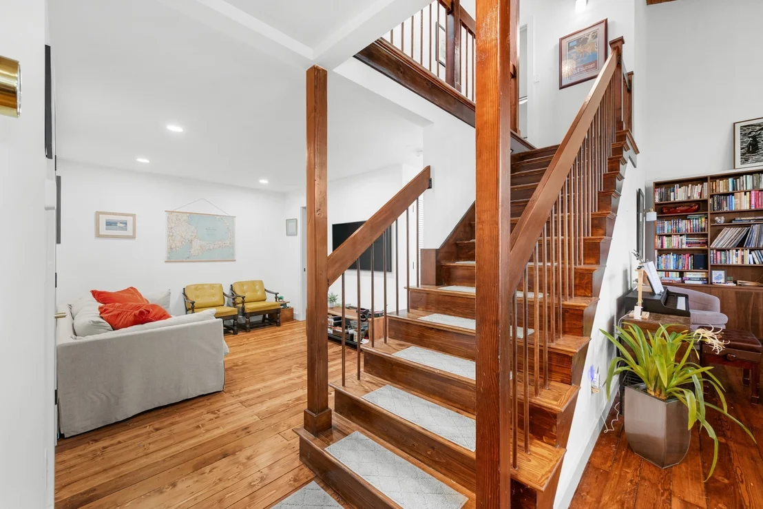 Photo of 136 N Pond Dr