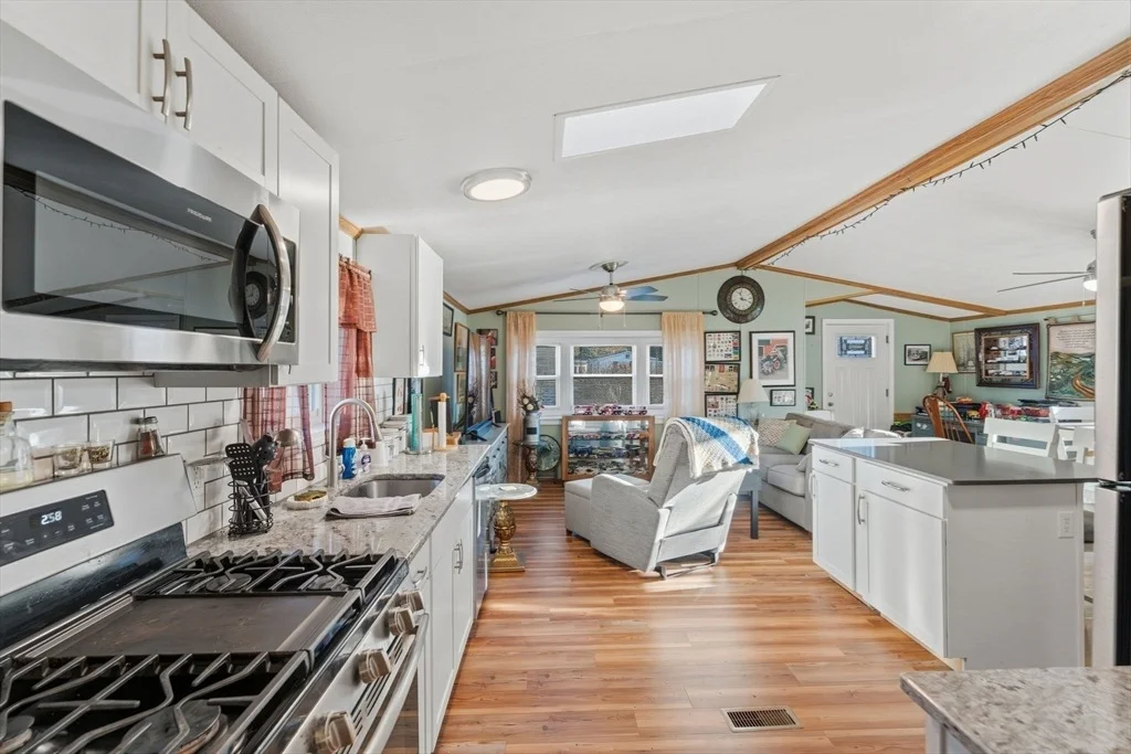 Photo of 10 Lear Dr