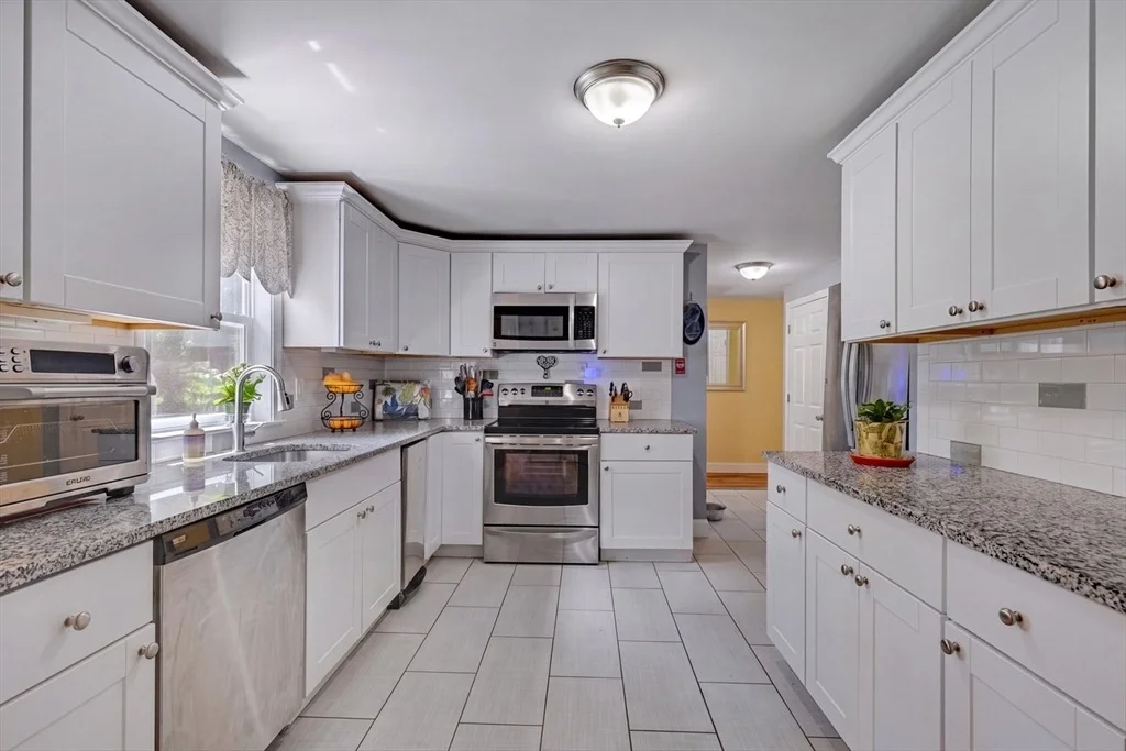 Photo of 15 Melissa Ave