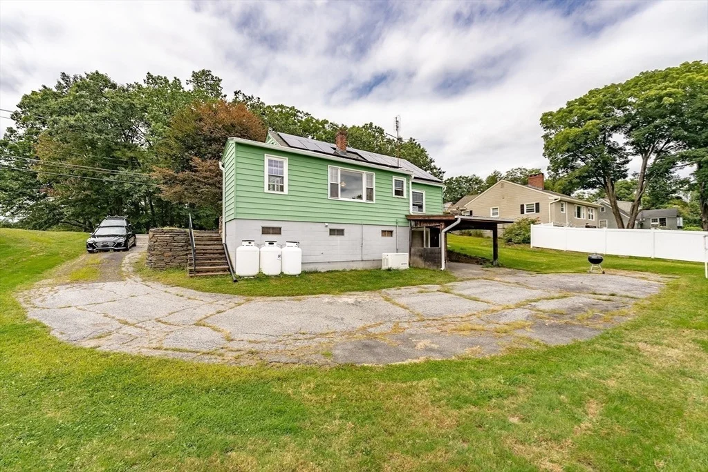 Photo of 187 Leyden Rd