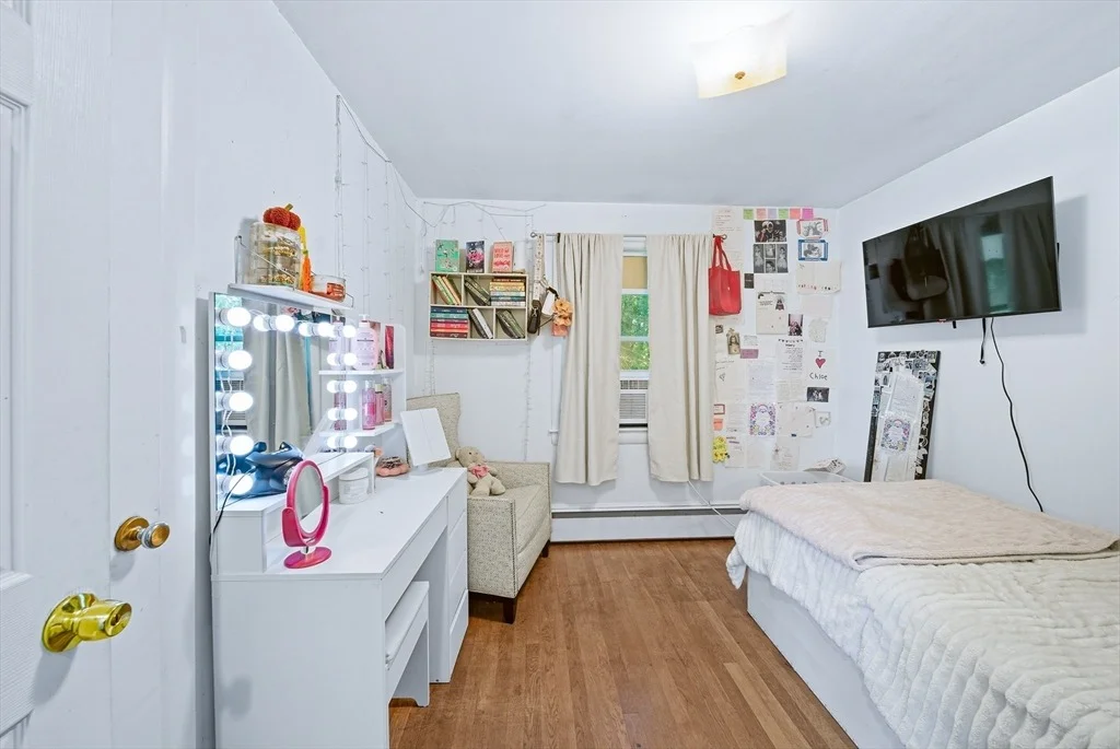 Photo of 20 Oakhill Dr