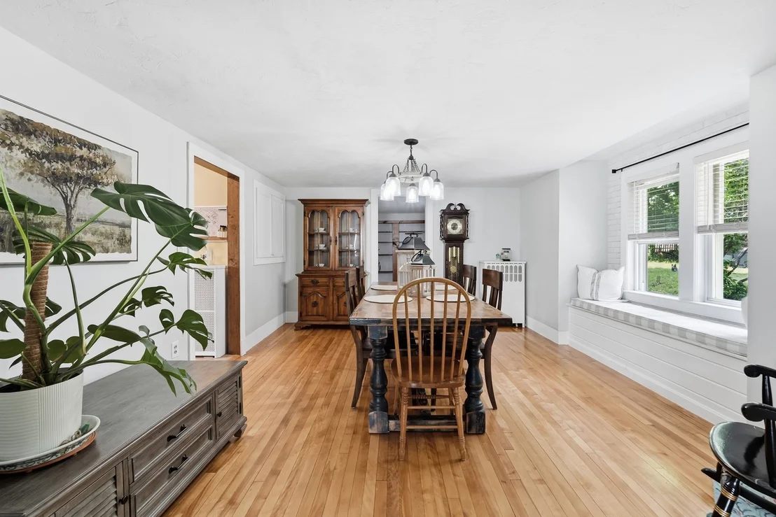 Photo of 31 Wildrose Ave