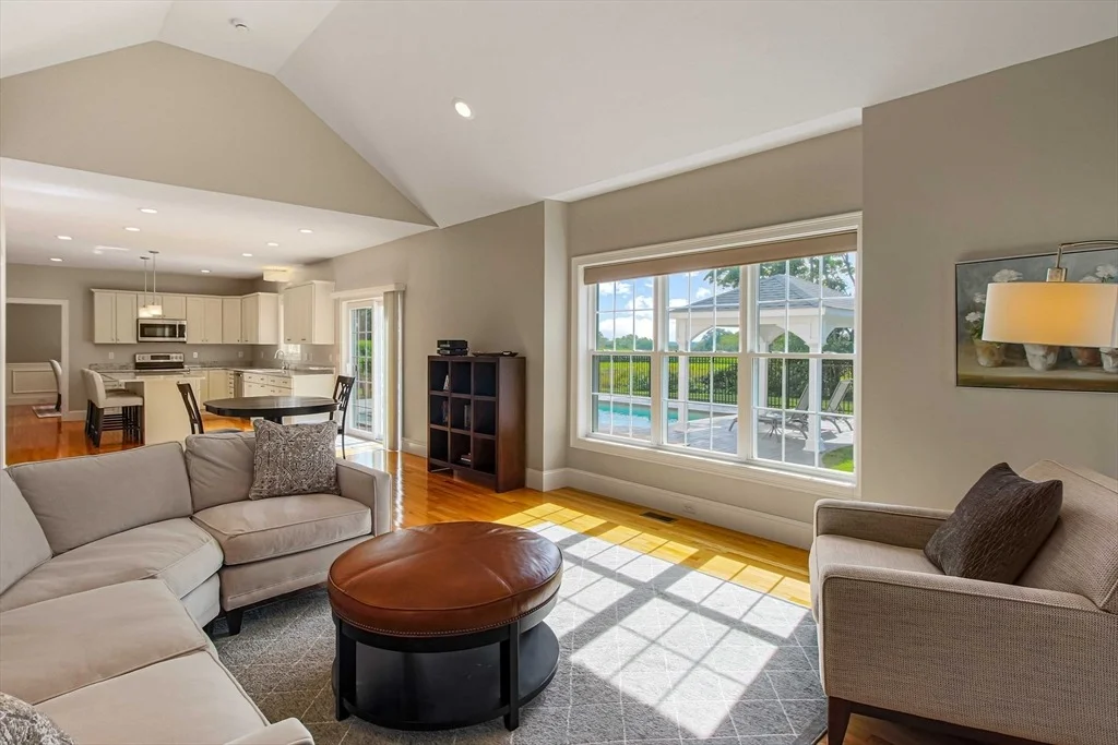 Photo of 102 Kennedy Cir