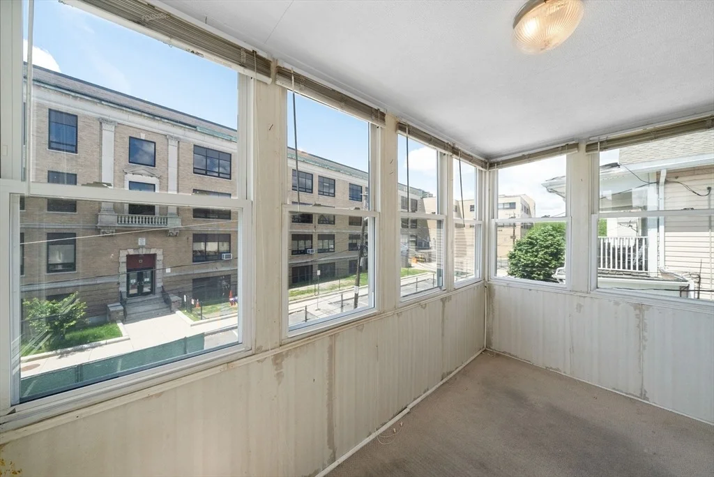 Photo of 562 Broadway