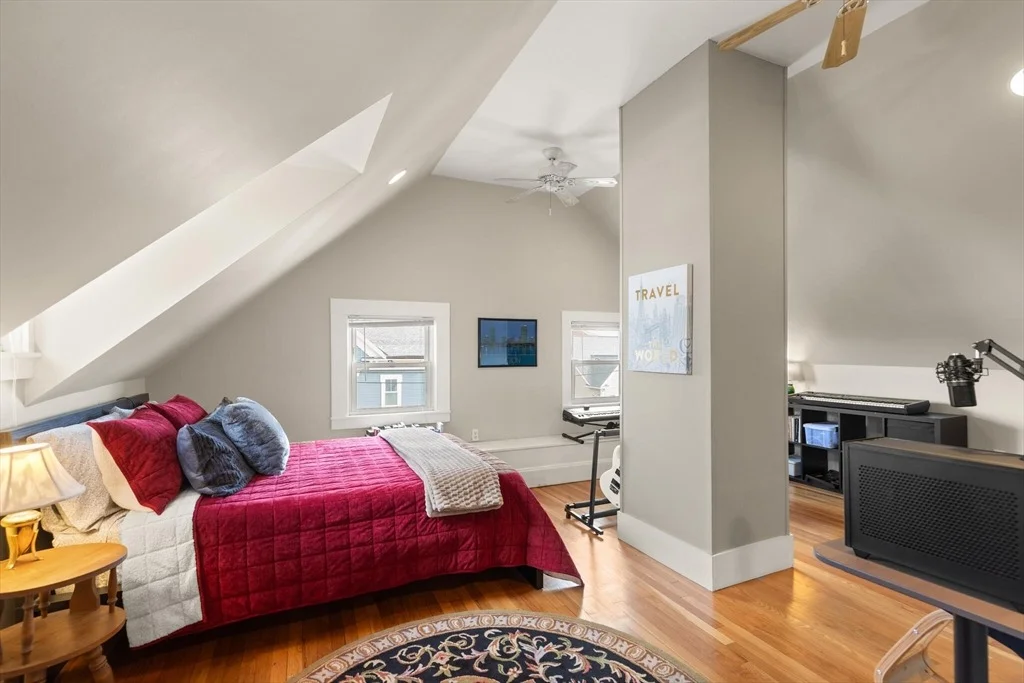 Photo of Unit 3 at 2 Pine St