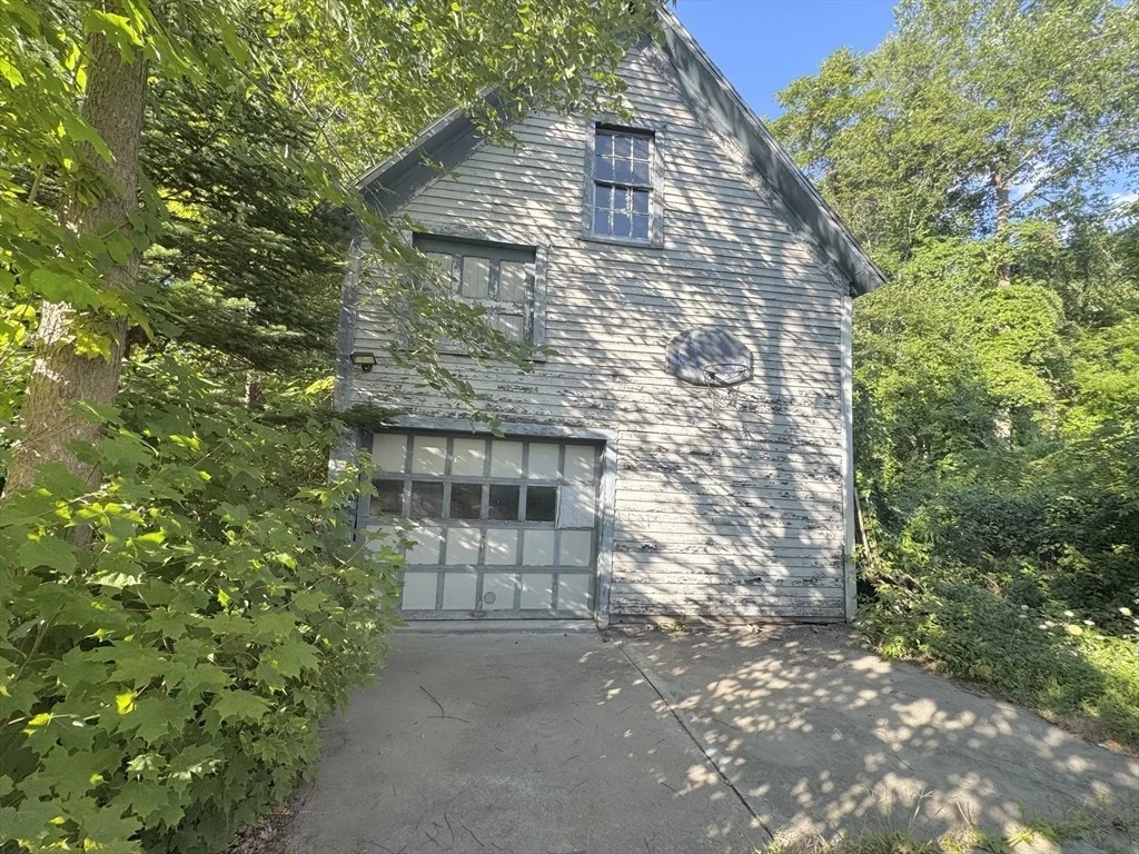 Photo of 37 Logan Ave