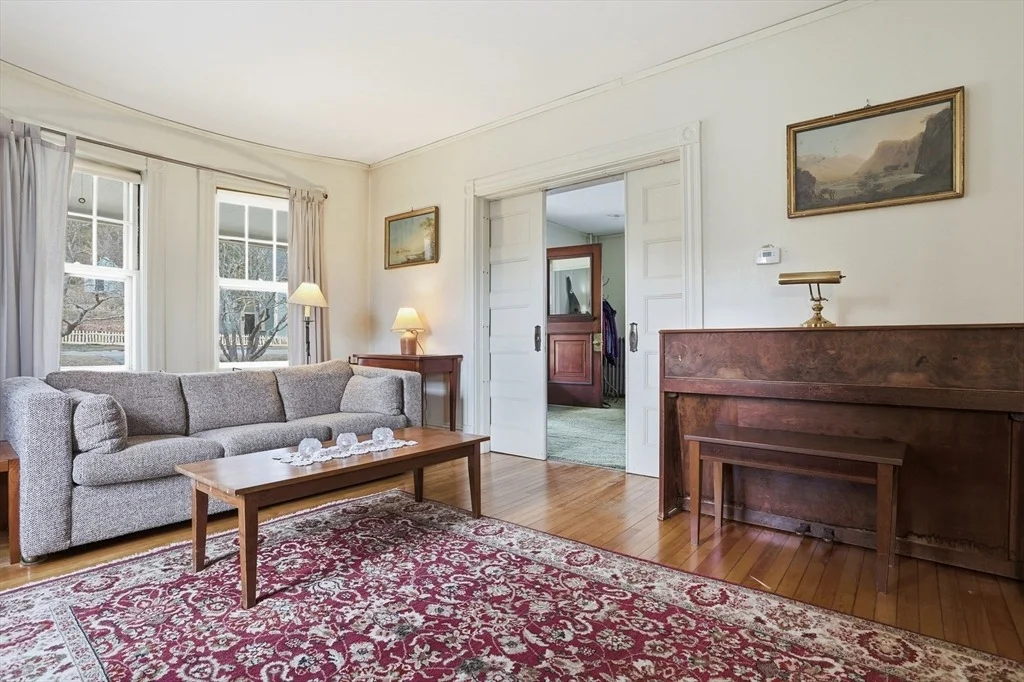 Photo of 242 Lexington Rd