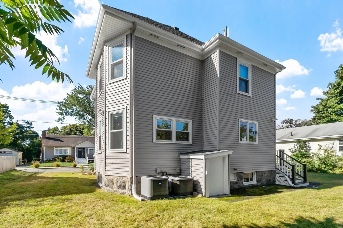 Photo of 32 Coolidge Ave