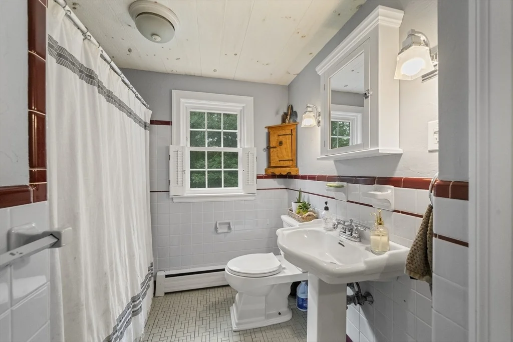 Photo of 595 Forest St