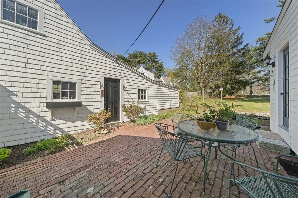 Photo of 1670 Main St