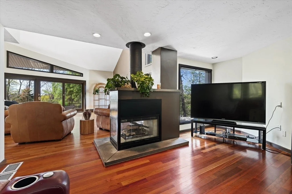 Photo of 35 Hickory Dr