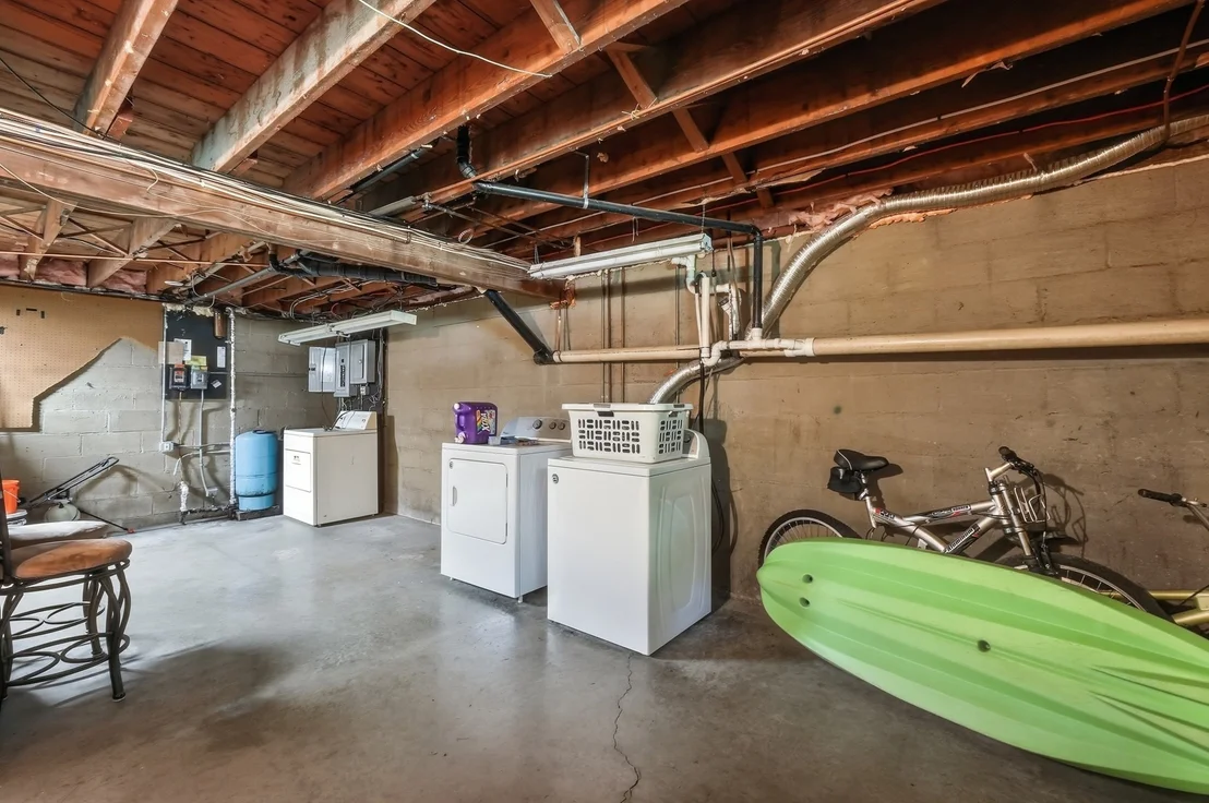 Photo of 42 Lakeview Dr
