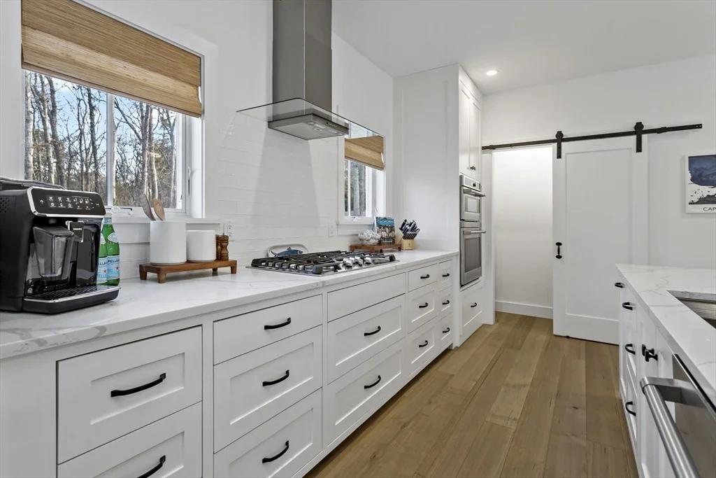 Photo of 1526 Hyannis Road