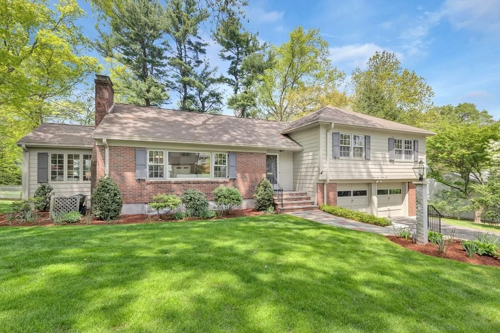 Photo of 27 Lantern Ln