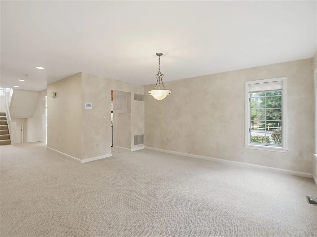 Photo of Unit 3901 at 3901 Knightsbridge Close