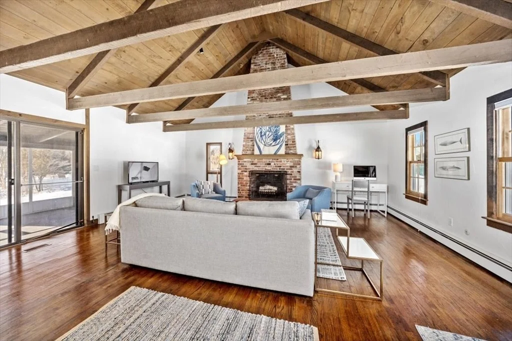 Photo of 11 Berkley Cir