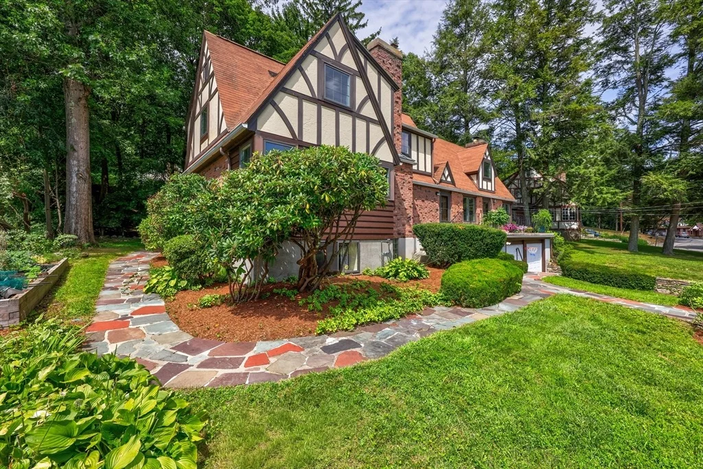 Photo of 6 Old Brook Dr