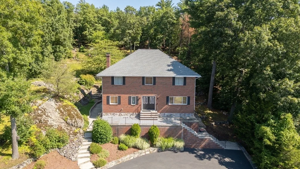 Photo of 12 Parkway Dr