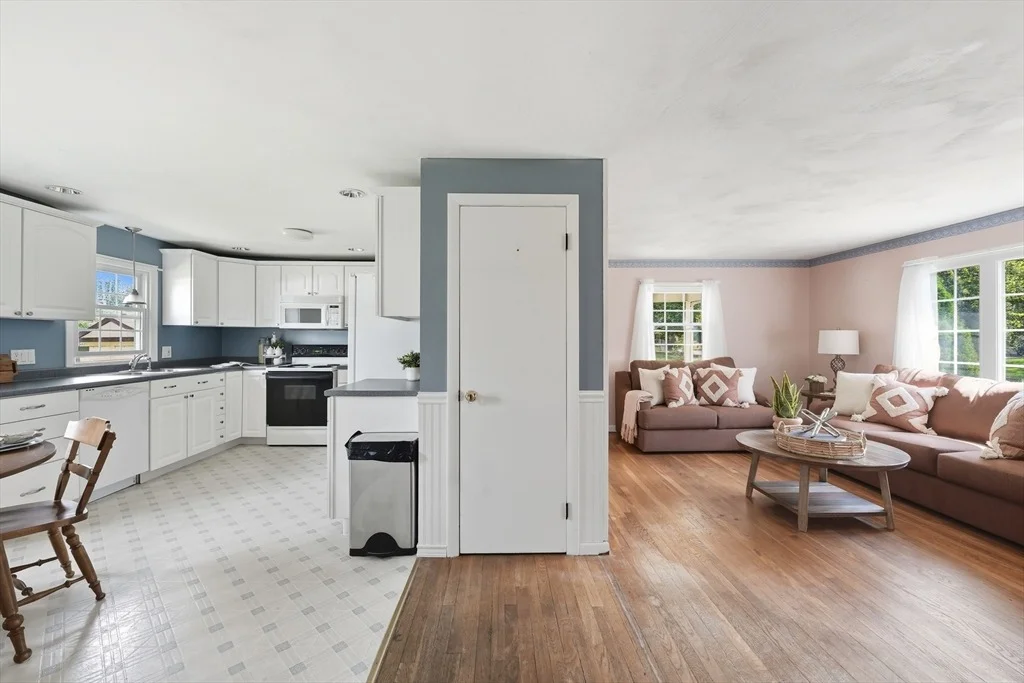 Photo of 89 Meadowbrook Rd