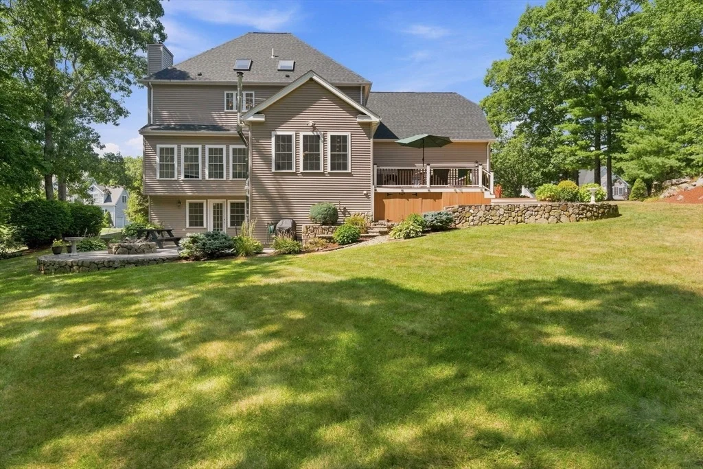 Photo of 13 Larkin Ln