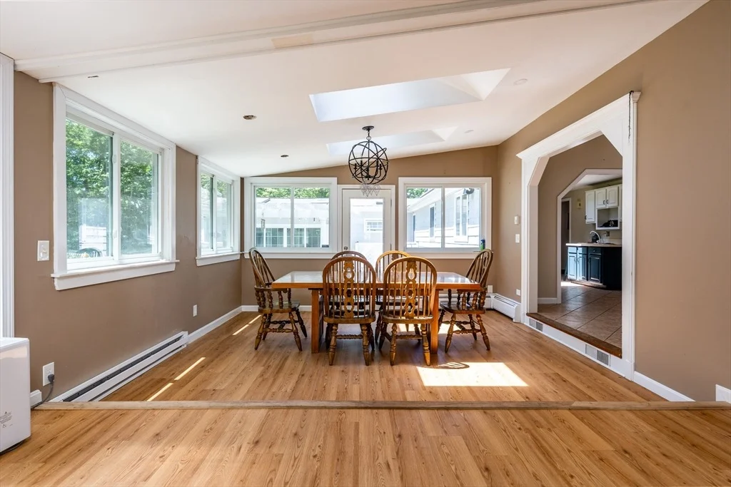 Photo of 1529 Race Ln