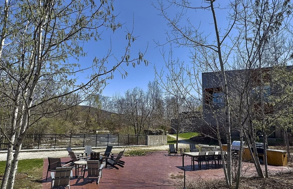 Photo of Unit 1 at 1 River Run