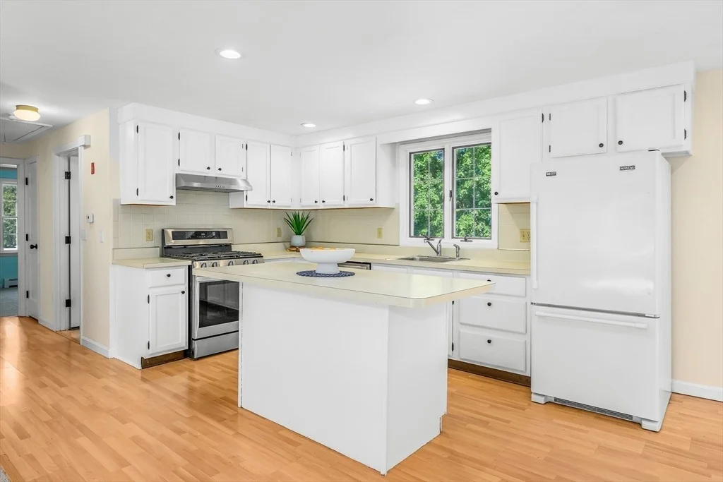 Photo of 295 Westwind Cir