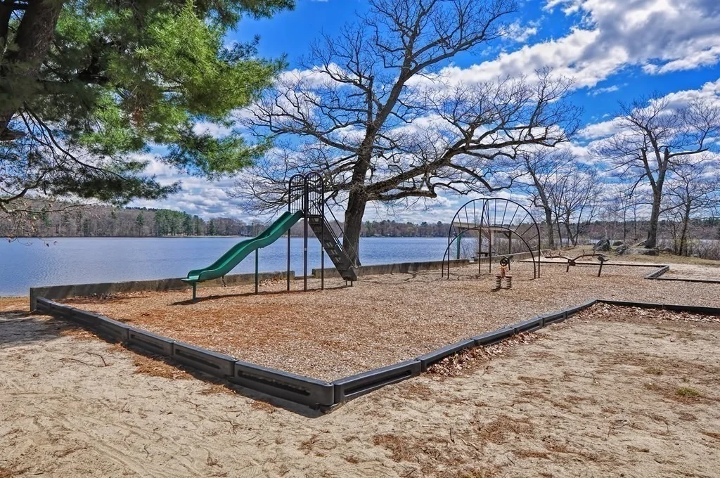 Photo of 233 Willowgate Rise