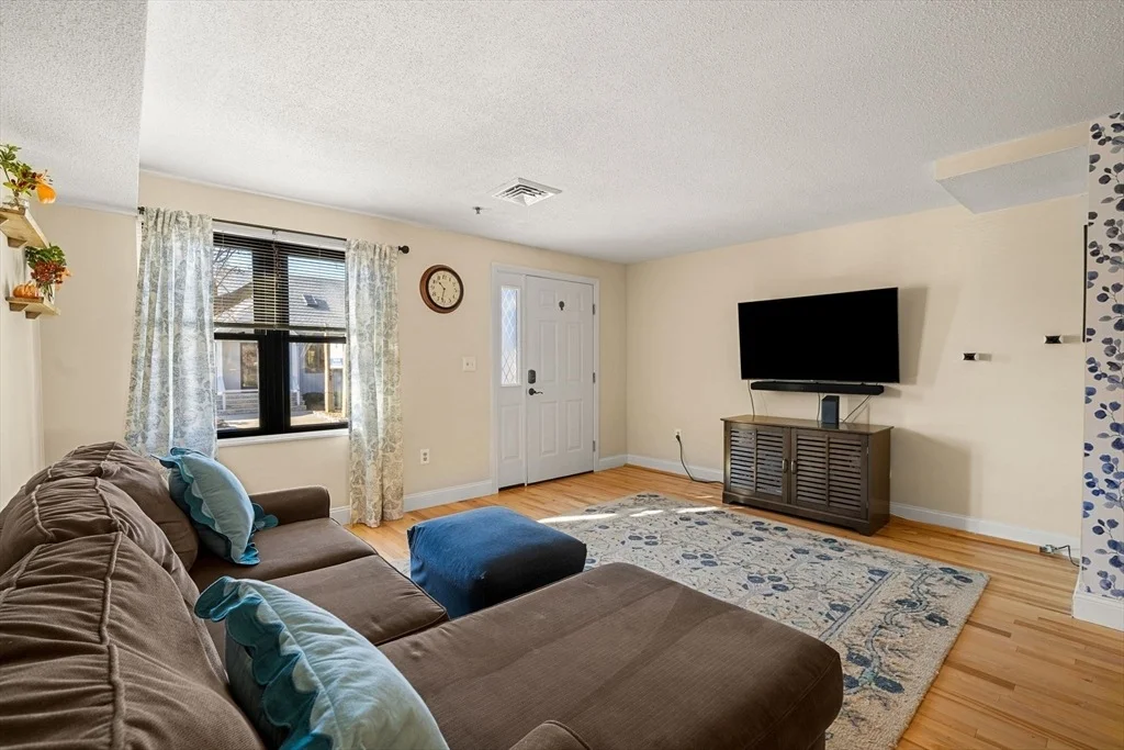 Photo of Unit 21 at 33 Maplewood Avenue