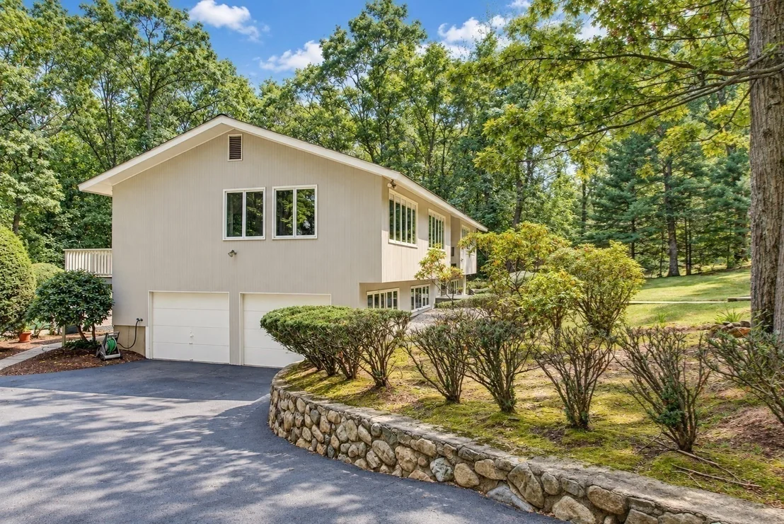 Photo of 9 West Ridge Dr