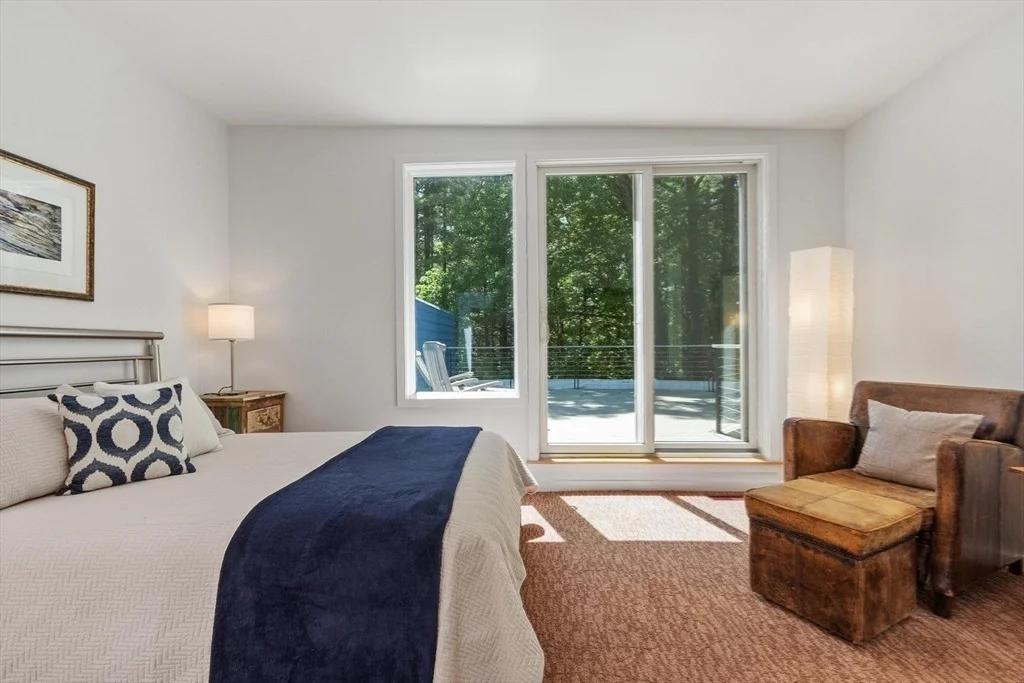 Photo of 389 River Rd