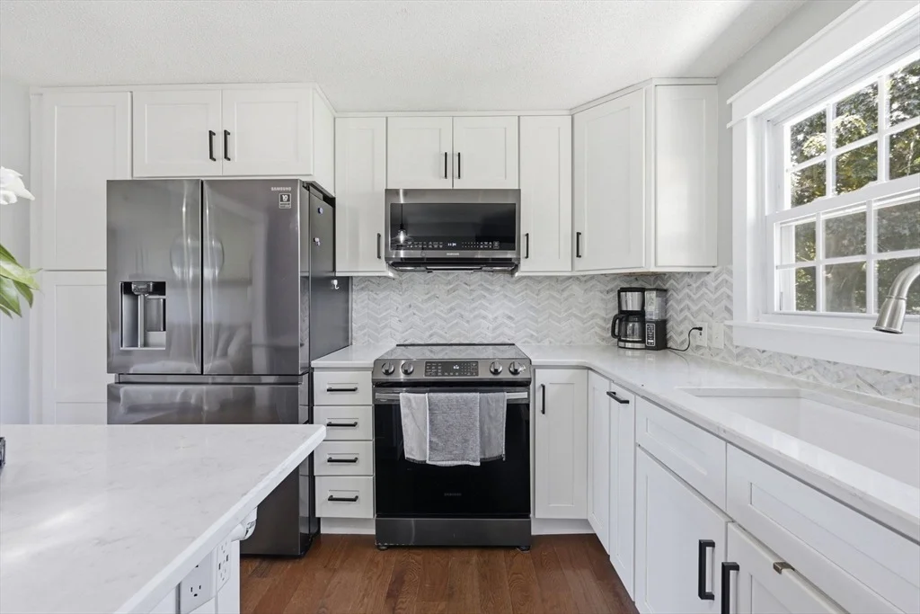 Photo of 303 College St
