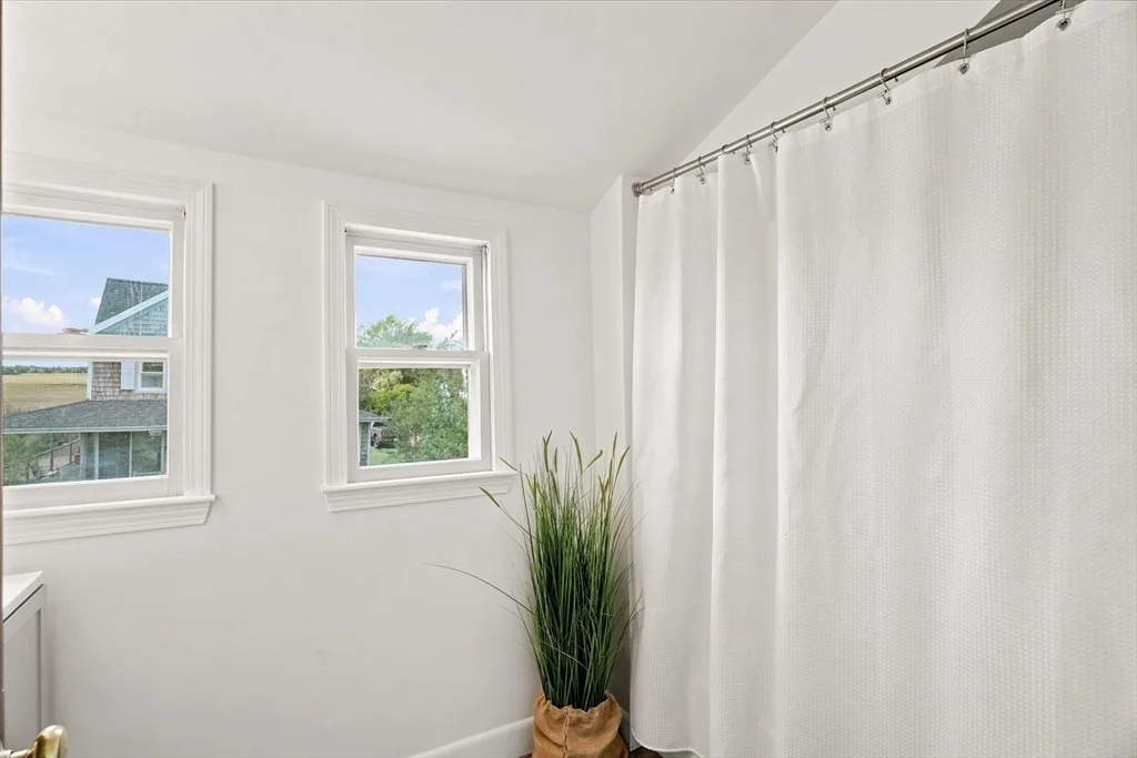 Photo of 171 N End Blvd