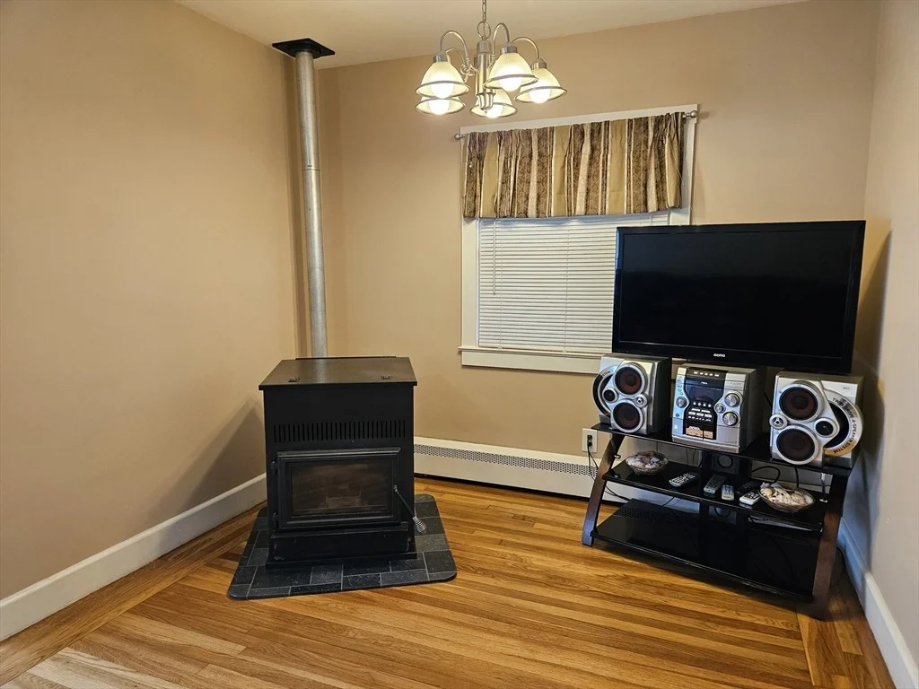 Photo of 461 River Rd