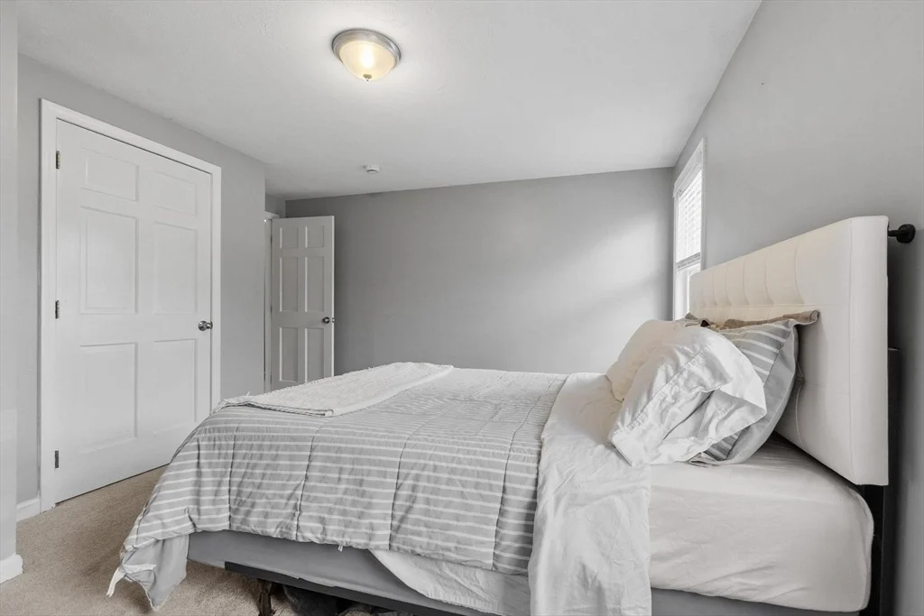 Photo of 19 Fieldstone Dr