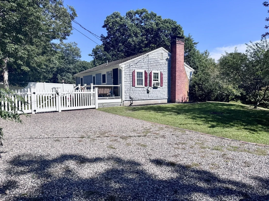Photo of 42 Vineyard Ave
