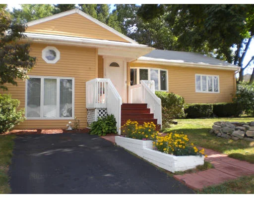 Photo of 110 Edgewater Dr