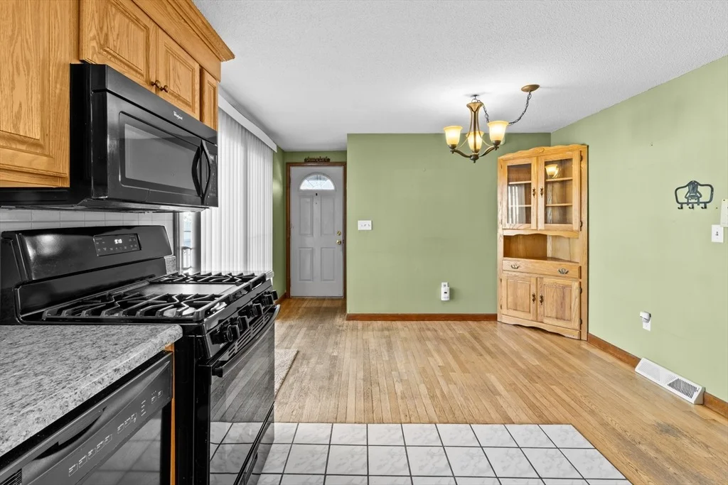 Photo of 820 Oak Grove Ave