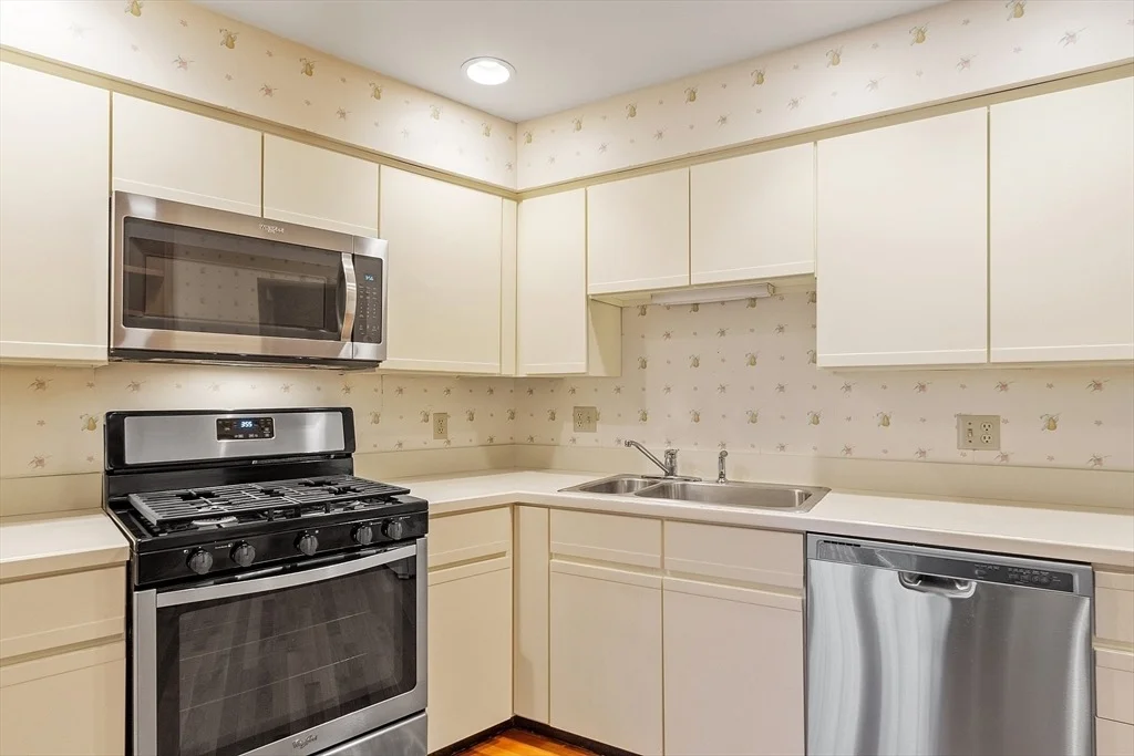 Photo of Unit 4004 at 4004 Brompton Circle