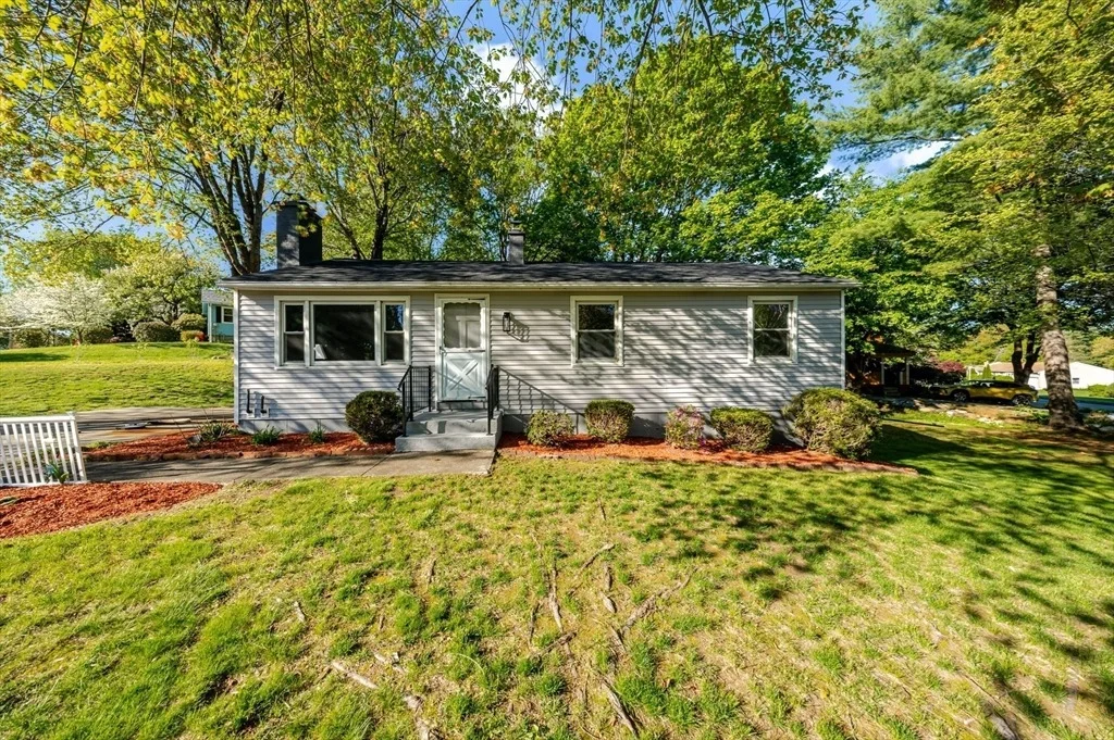 Photo of 20 Meadowbrook Dr