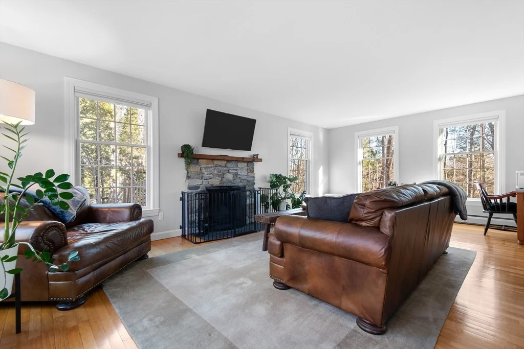 Photo of 25 Woodside Cir