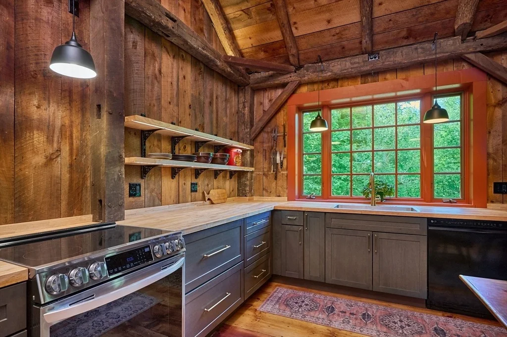 Photo of 102 Chestnut Hill Loop