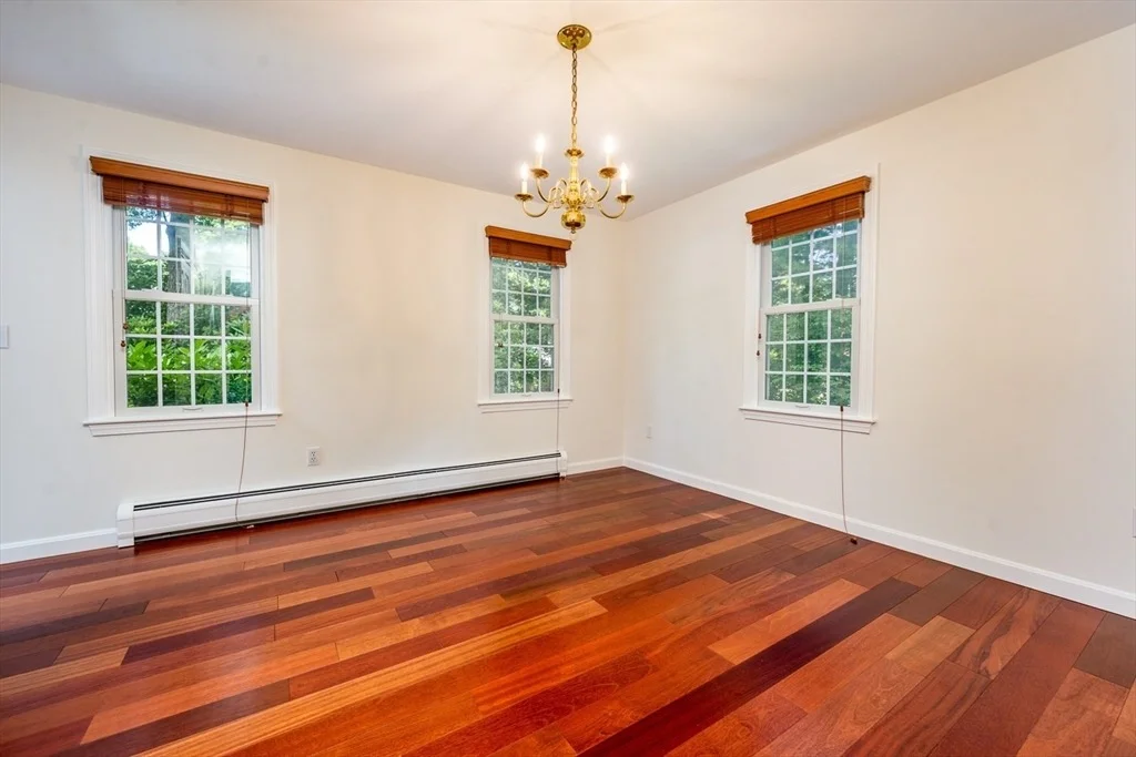 Photo of 21 Rainbow Dr