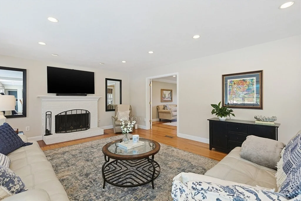 Photo of 8 Weyman Ln