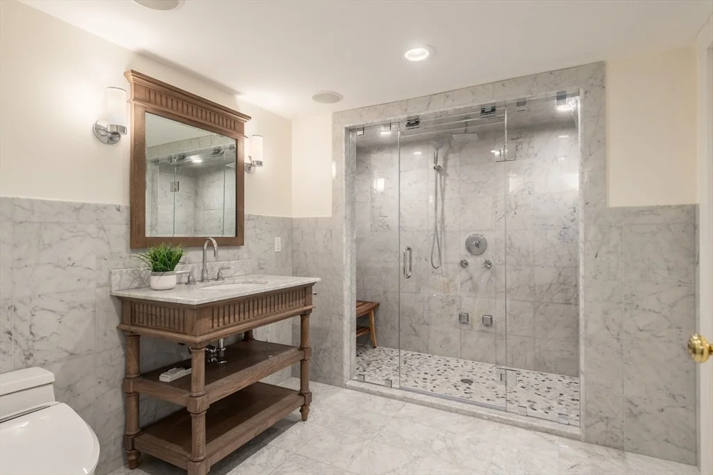 Photo of 355 Buckminster Road