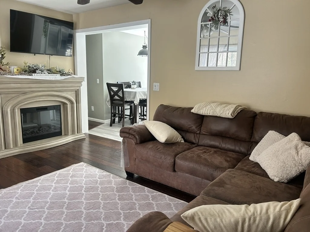 Photo of 4 Brookstone Dr