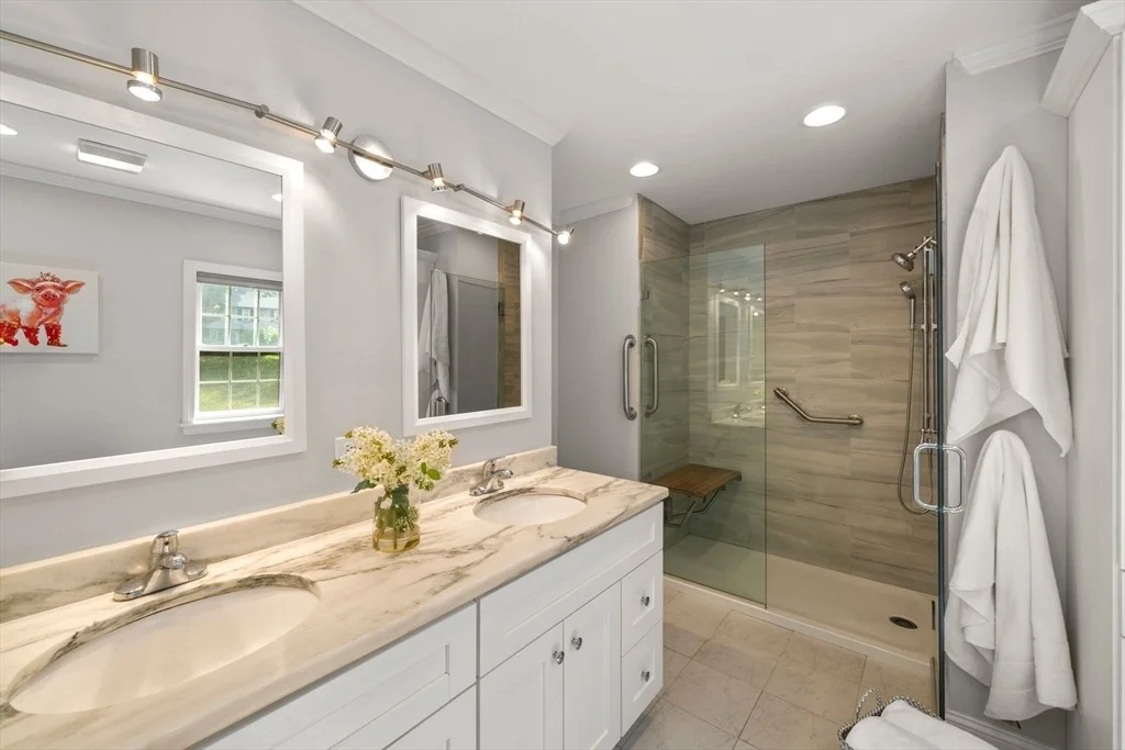 Photo of 359 Holly Rd
